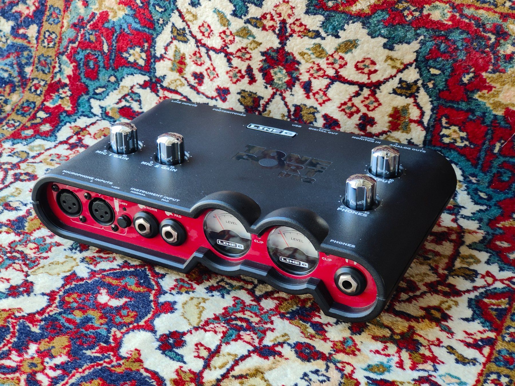 Line 6 Attrezzatura per studi di registrazione: Line 6 TonePort UX2 USB Audio Interface/Effektgerät – Usato da Zürich venduto da denecity