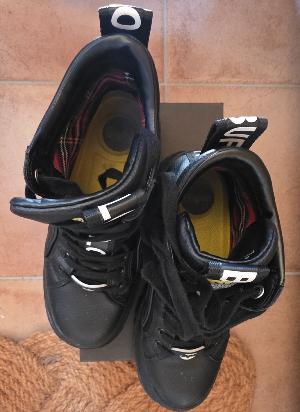 Buffalo Scarpe da donna: Buffalo Boots Damen Schwarz Grösse 38  – Nuovo (secondo la descrizione) da Wimmis venduto da sal_rj9j 2