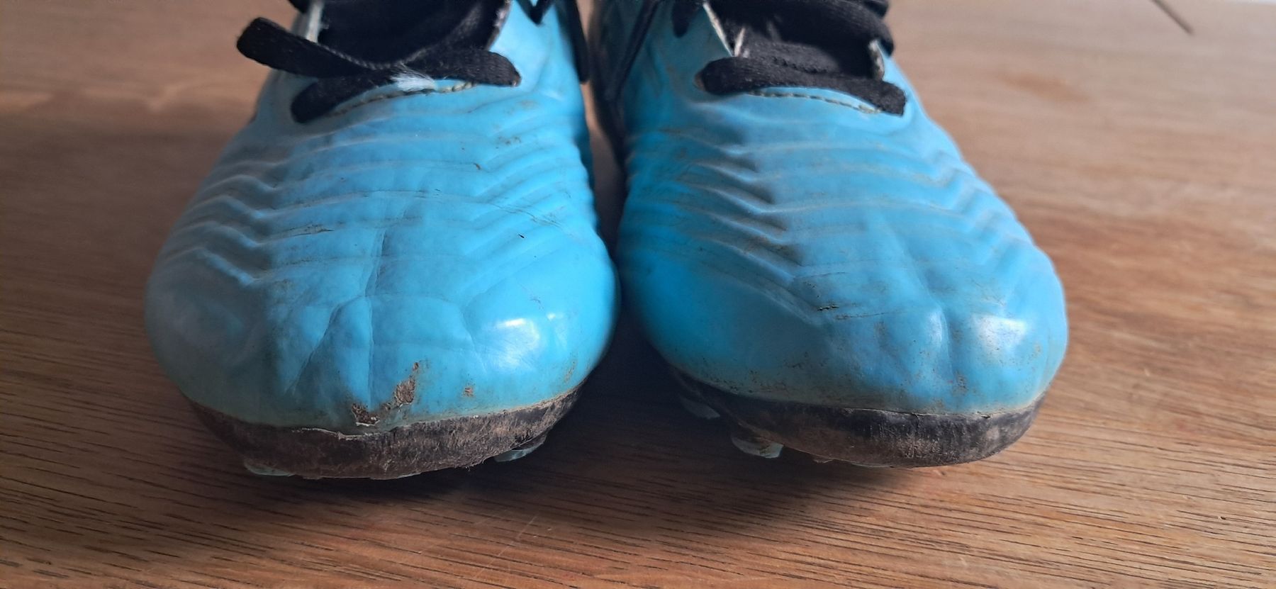 Adidas Herrenschuhe: Fusballschuhe Gr.31 – Gebraucht aus Nidau von Darkpooh 1