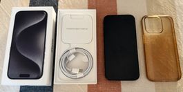 Apple iPhone 15 Pro 512GB Space Black mit Zubehör
