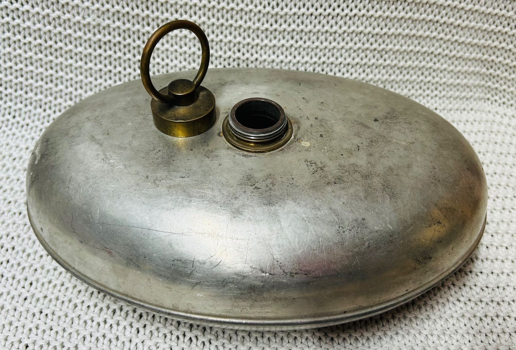 Altri elettrodomestici e apparecchi d’epoca: Antike Bettflasche Metall mit Stempel – Usato da Gwatt (Thun) venduto da umwelt-brocki 1