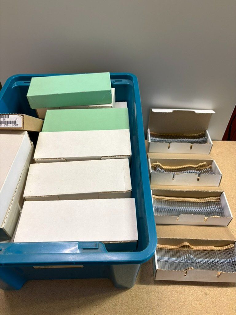 Elektronikbauteile: Elektronik-Lagerposten aus Liquidation – Neu und originalverpackt aus Steinhausen von X308 7
