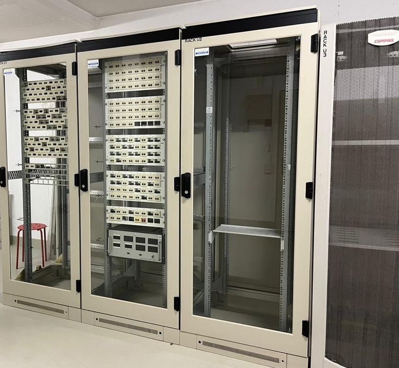 Communication Racks 42U (Gebraucht) in Vaduz für CHF 500 – nur Abholung ...
