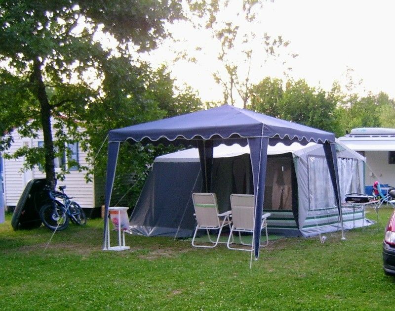 Trevolution Zelte & Pavillons: Pavillon dunkelblau mit Gestänge und Anleitung – Gebraucht aus Sursee von Materialverwalterin 3