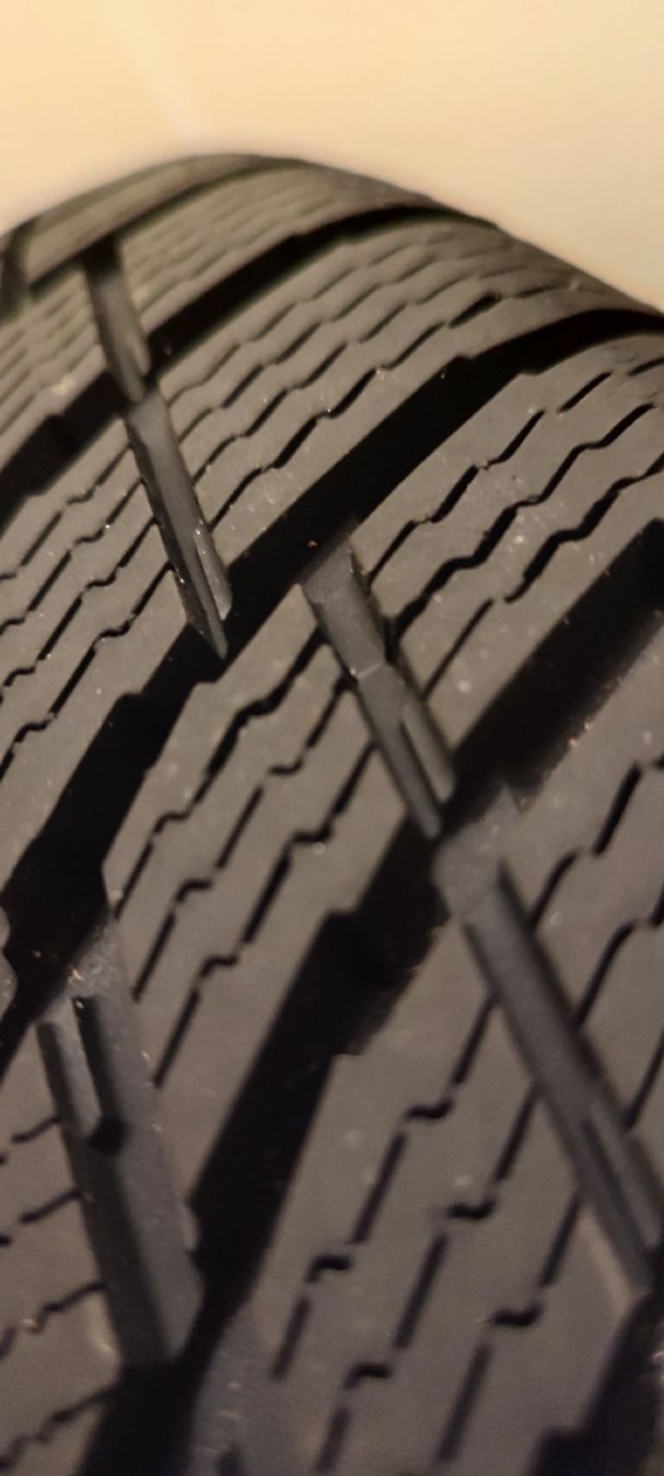 Nokian Pneumatici & Ruote complete: 4 Winterpneu mit Felgen – Usato da Bettwiesen venduto da rgr_7cr6 1