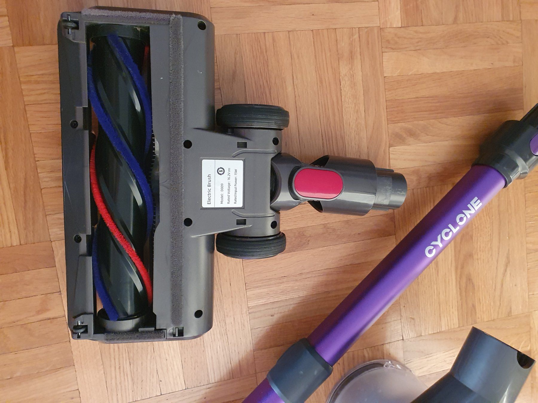 Dyson Aspirapolveri & Accessori: Dyson V7 avec brosses Led, batterie à remplacer – Usato da Prilly venduto da RoDyRe 4