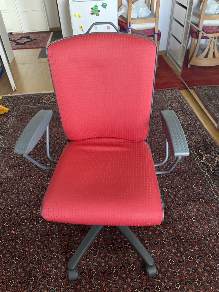 Chaises: Bürostuhl rot gebraucht – D'occasion à Zürich par Ahuran