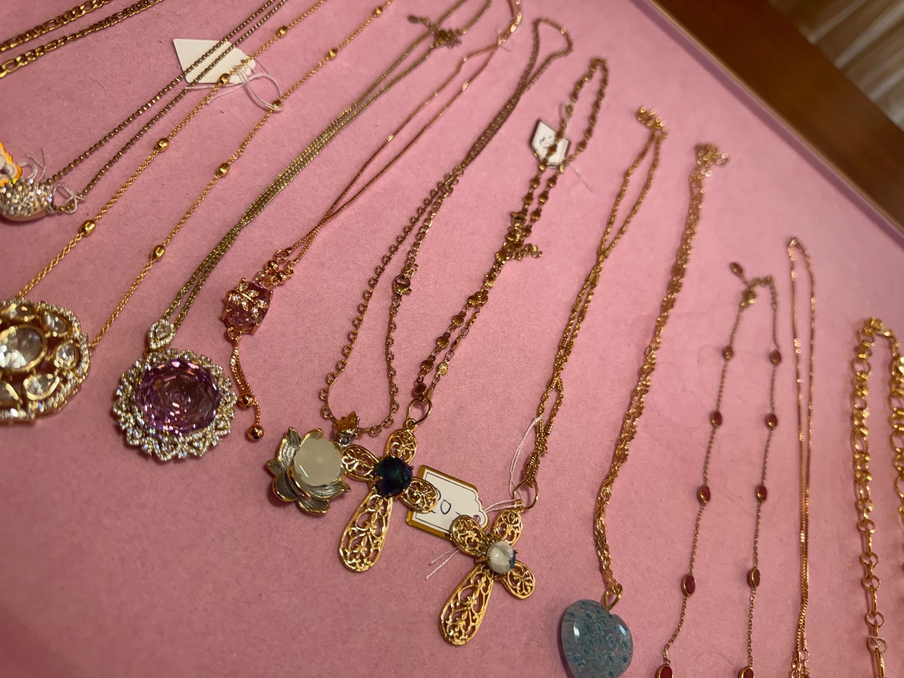 Altri gioielli: Superbe collection de colliers dorés - lot de 12 – Nuovo e nell'imballaggio originale da St-Maurice venduto da Sandrinette123 6