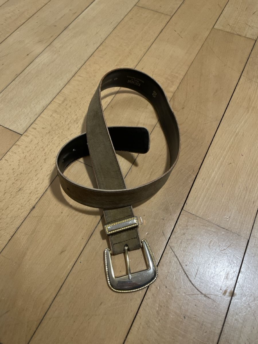 Escada Cinture: Escada Leather Belt, Size 40, Authentic, Stylish Look! – Usato da Luzern venduto da san_6mzy