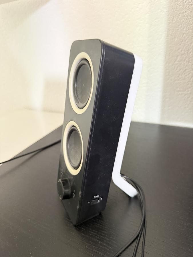 Lautsprecher: Enceintes PC Logitech Z200 2.0 stéréo – Gebraucht aus Evilard von Adrien___2 1