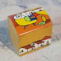 Kleine handbemalte Holzschatulle mit naivem, lustigem Motiv