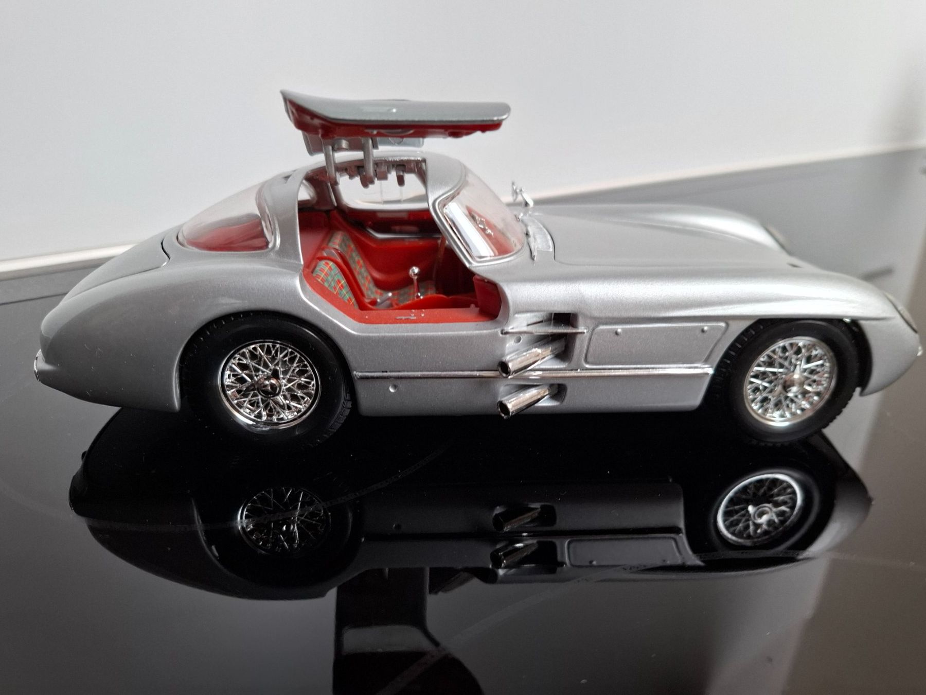 Mercedes-Benz Modellini d'auto: 1:18 Mercedes SLR – Nuovo (secondo la descrizione) da Rüegsauschachen venduto da joe_r9w5 1