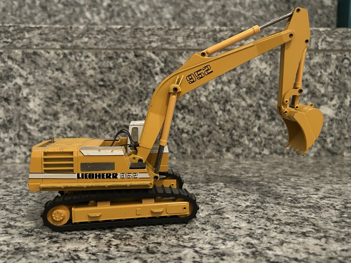 Conrad Kit di modellismo & Modellini statici: Liebherr 952, 1;50 , Conrad – Usato da Horw venduto da Tigercat635 2