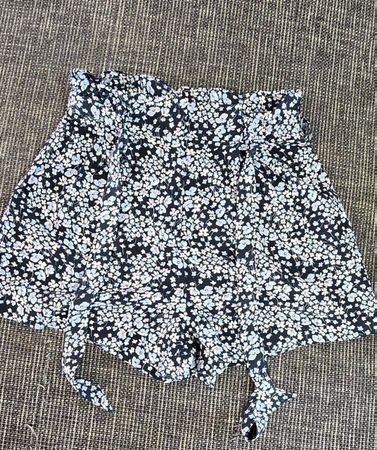 H&M Shorts, Blumemuster, Grösse 36, Sommer Look!