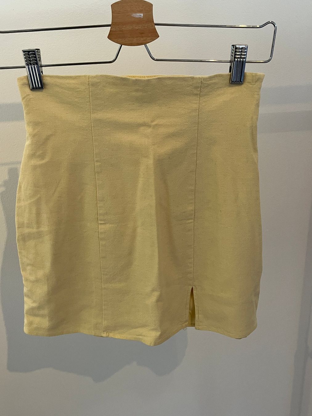 Na-kd Gonne: Jupe jaune pastel, NA-KD – Usato da Savagnier venduto da taianab