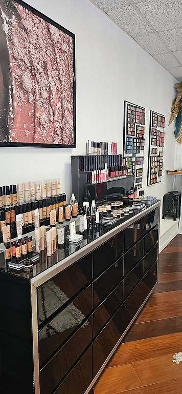 Sonstiges für Büro & Gewerbe: Liquidation studio make-up Lausanne – Gebraucht aus La Tour-de-Peilz von van_z6lt 1