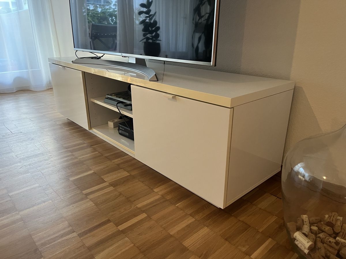 Ikea Meubles TV: Fernsehmöbel Gratis – D'occasion à Wetzikon ZH par urdub97 1