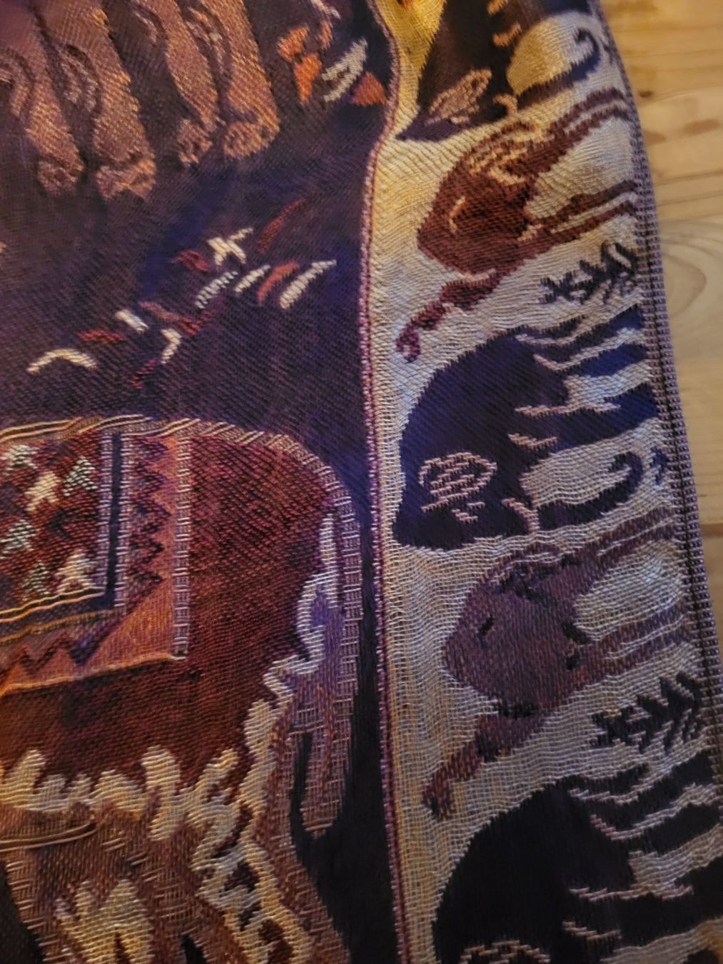 Foulard & Sciarpe: Spezieller Schal mit Elefanten – Nuovo (secondo la descrizione) da Guggisberg venduto da Aegertenlehn 5