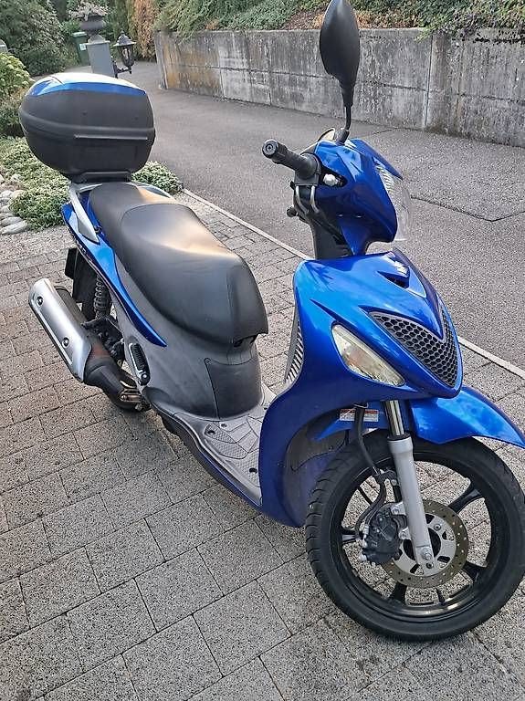 Scooter: Zu verkaufen SUZUKI Roller 125  – Usato da Zollikofen venduto da rkr_kv2q
