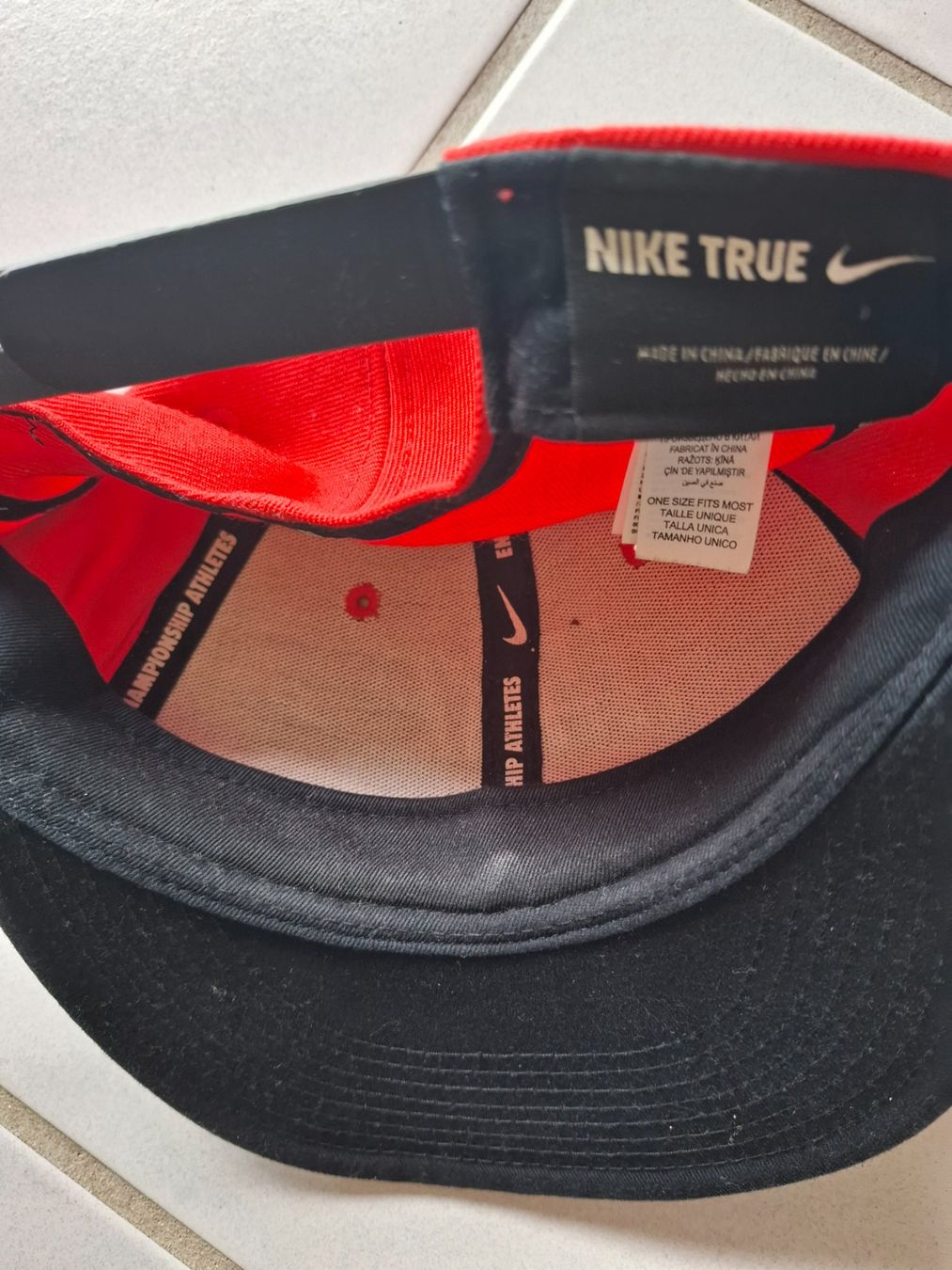 Nike Altro in  Abbigliamento & Accessori: Cape / Mütze Nike – Usato da Eiken venduto da Lashar 1