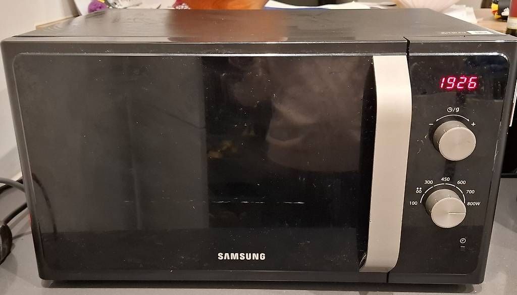 Küchengeräte: Microonde Samsung  – Gebraucht aus Davesco-Soragno von che_6rwb