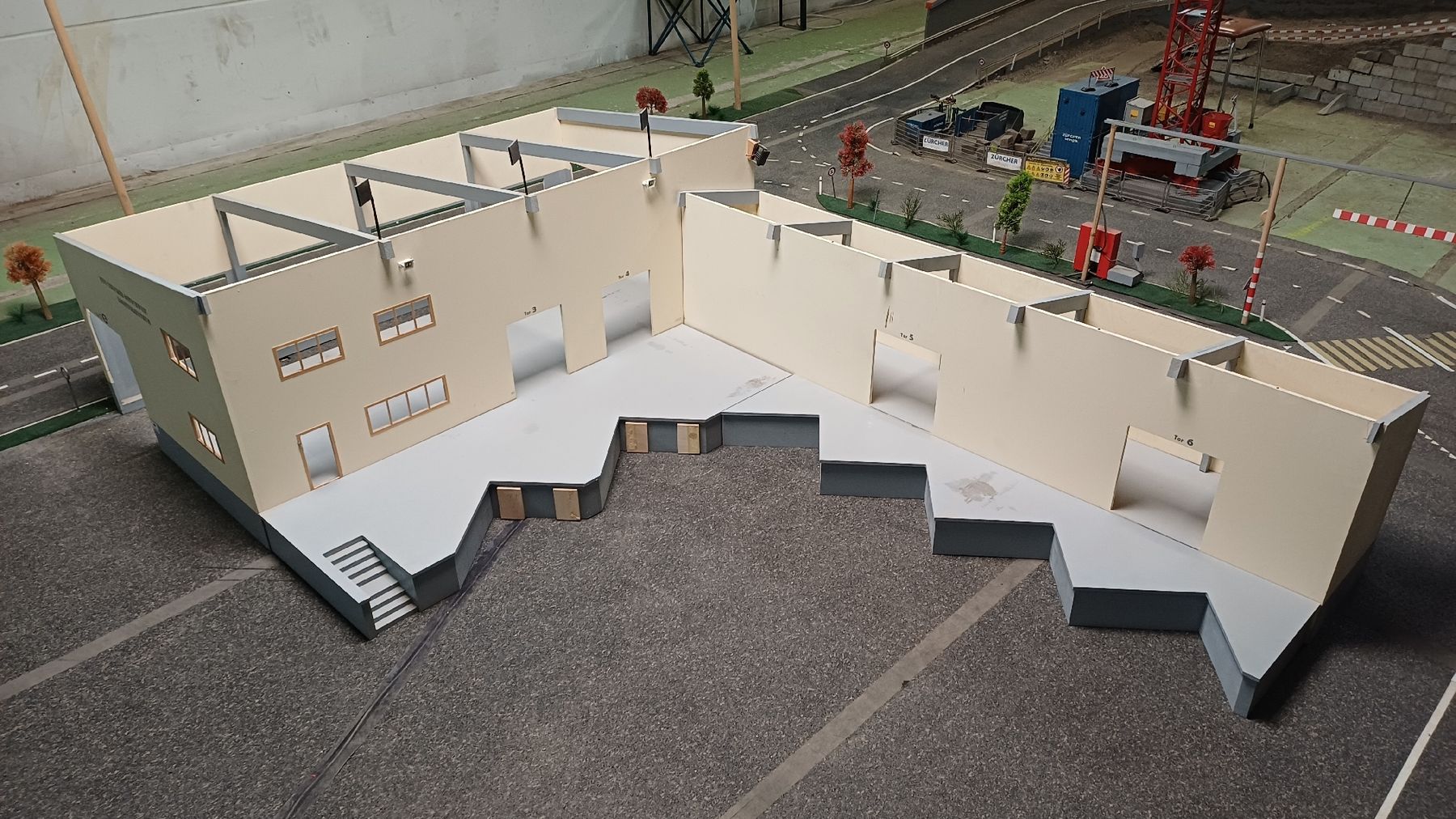 Kit di modellismo & Modellini statici: Modell Logistikzentrum in 1:14 – Usato da Niederwil SG venduto da Space306 3