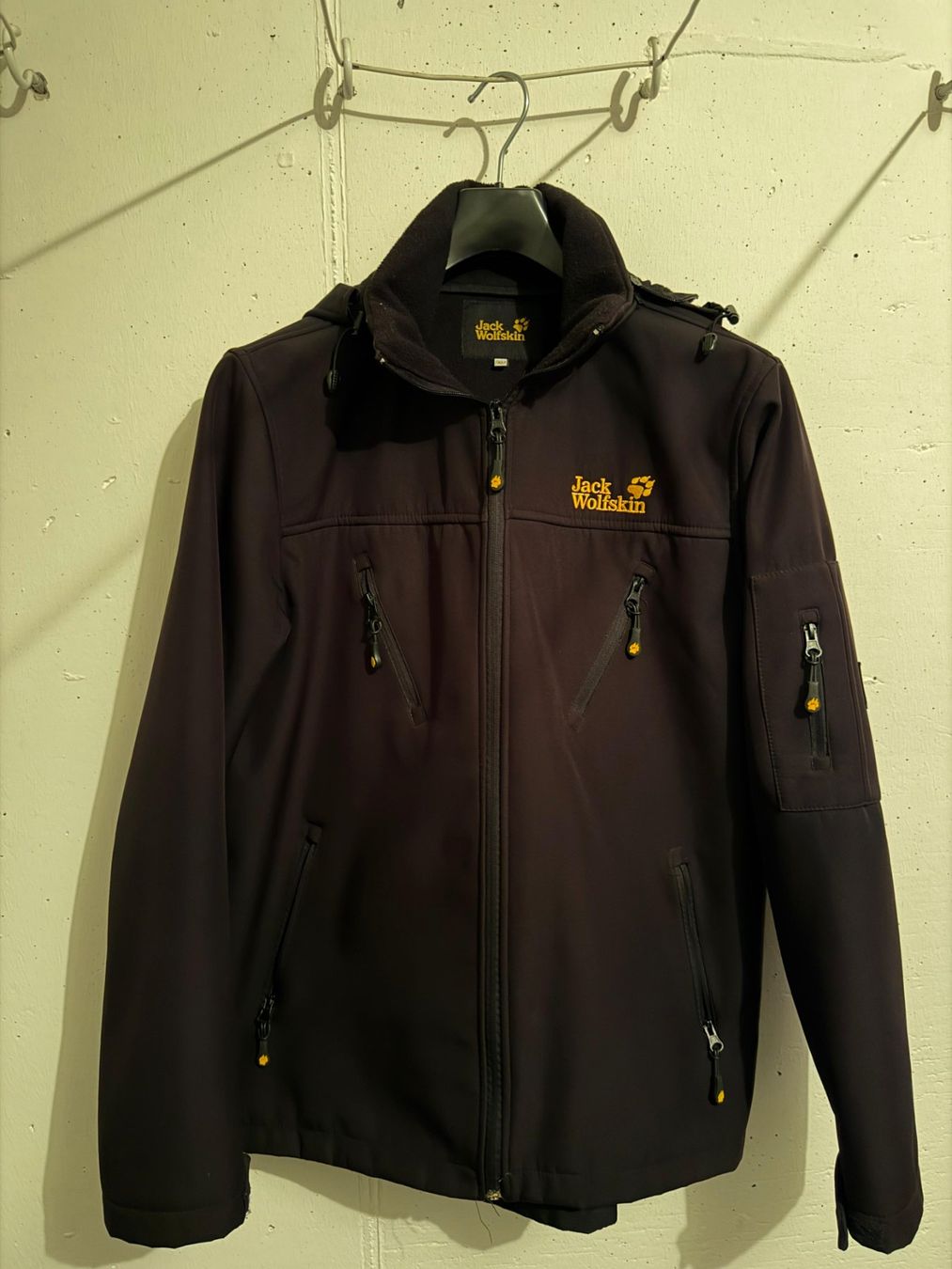 Jack Wolfskin Giacche: Jack Wolfskin Jacke – Usato da Au ZH venduto da bpu_sp7d 2