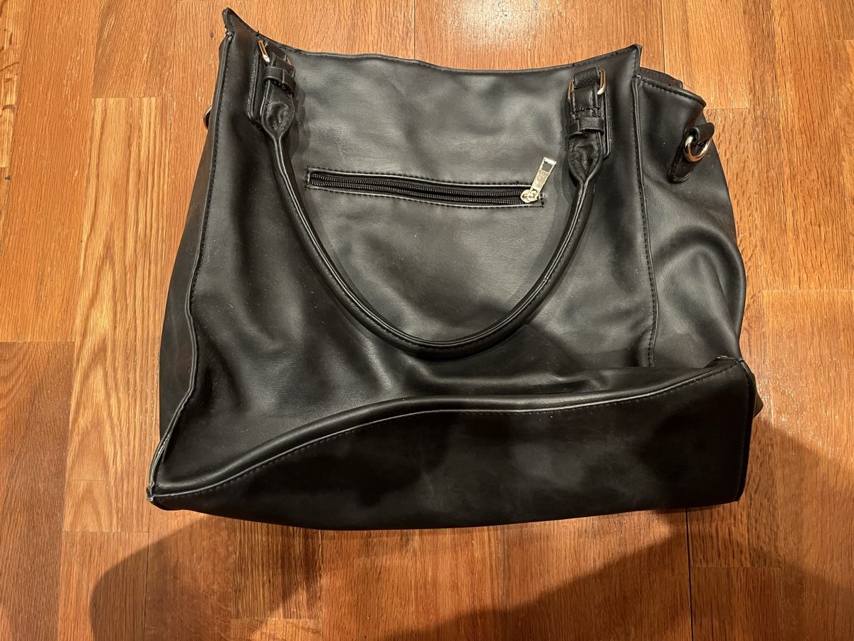 Taschen für Damen: schwarze Handtasche mit vielen Innenfächern – Gebraucht aus Ittigen von str_9dw5 1