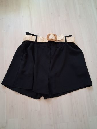 SCHWARZE SHORTS MIT GÜRTEL S