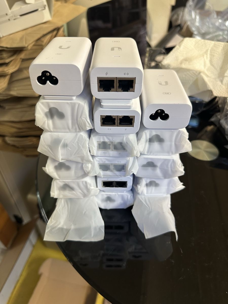 Ubiquiti Unità & Adattatore: UniFi 15W PoE Adapter 17 Stk. – Nuovo (secondo la descrizione) da Luzern venduto da FrankGroebel