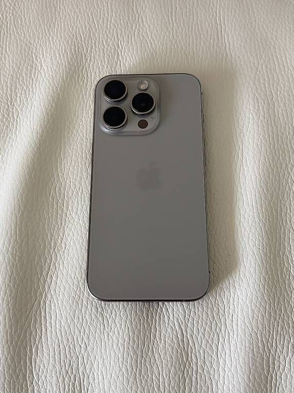 Portables: Iphone 15 Pro Grau – D'occasion à Aarau par Nardo123 1