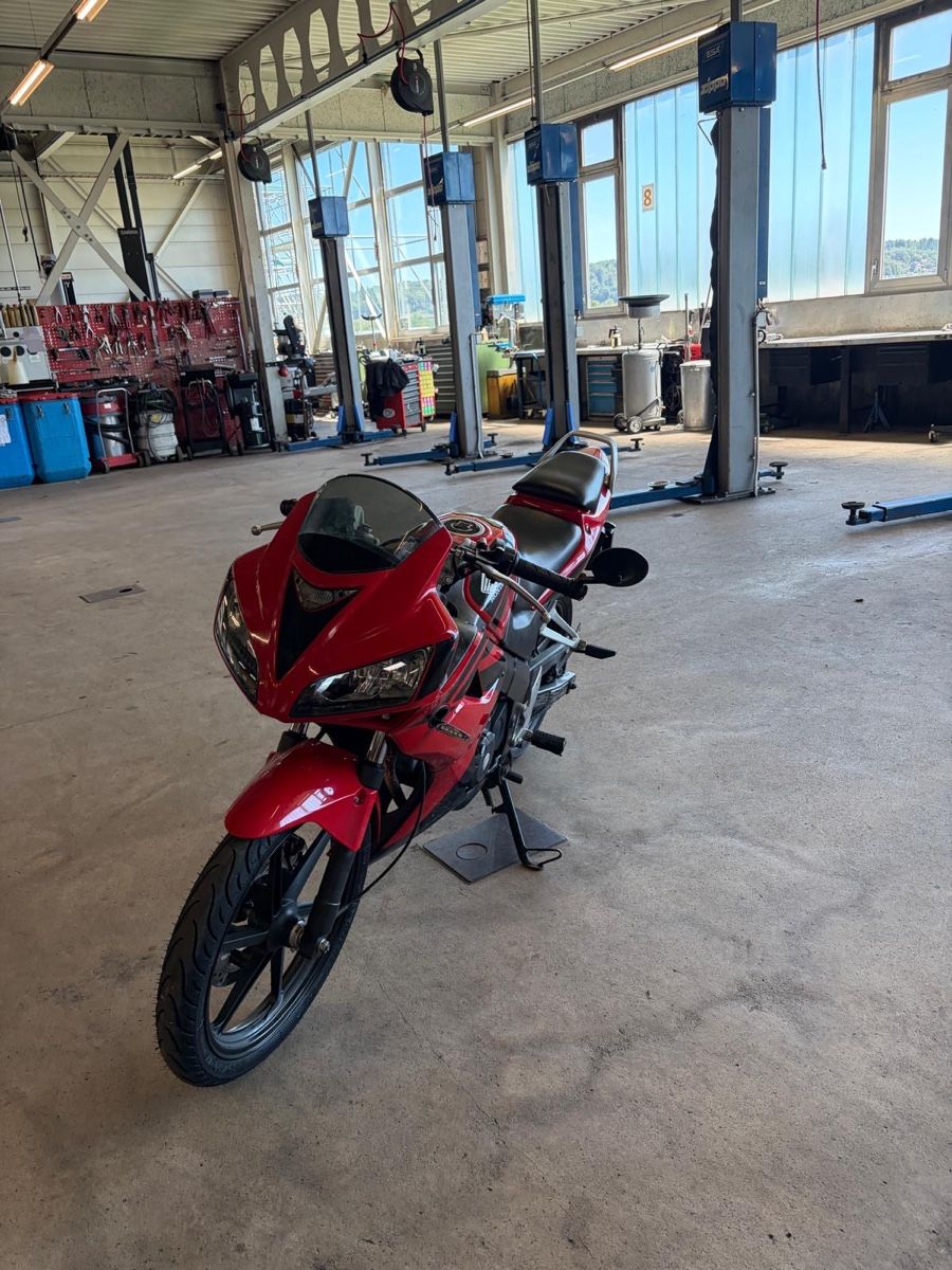 Honda Strada: Honda cbr125r – Difettoso da Schönenwerd venduto da Stifter 2