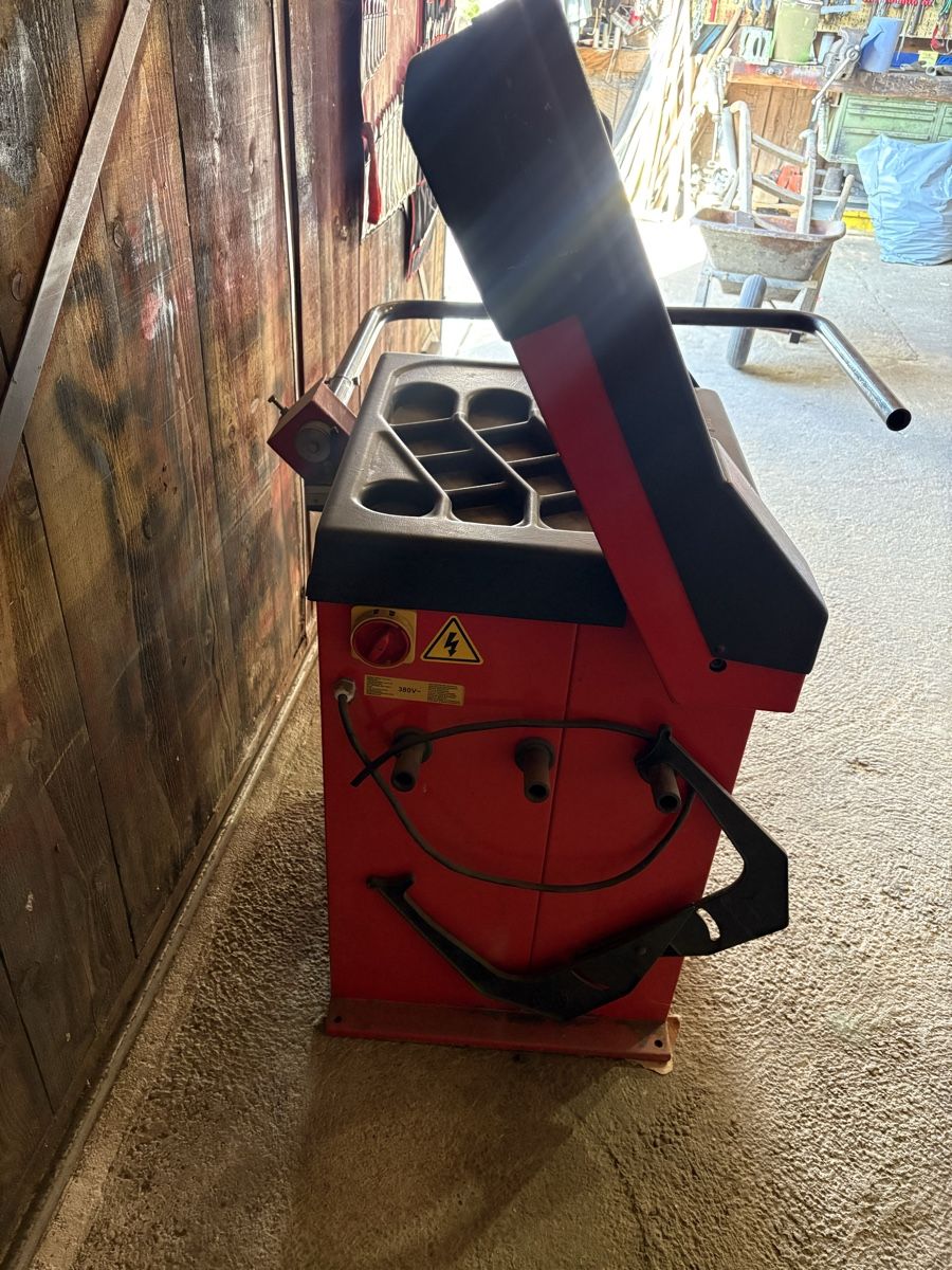Toutes les machines: Equilibreuse à pneus – D'occasion à Lajoux JU par EmGo32 1