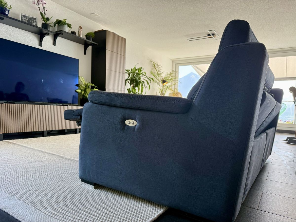 Divani: Comfortable Grey 2-Seater Sofa – Usato da Oberhofen Thun'see venduto da mgncrk 4