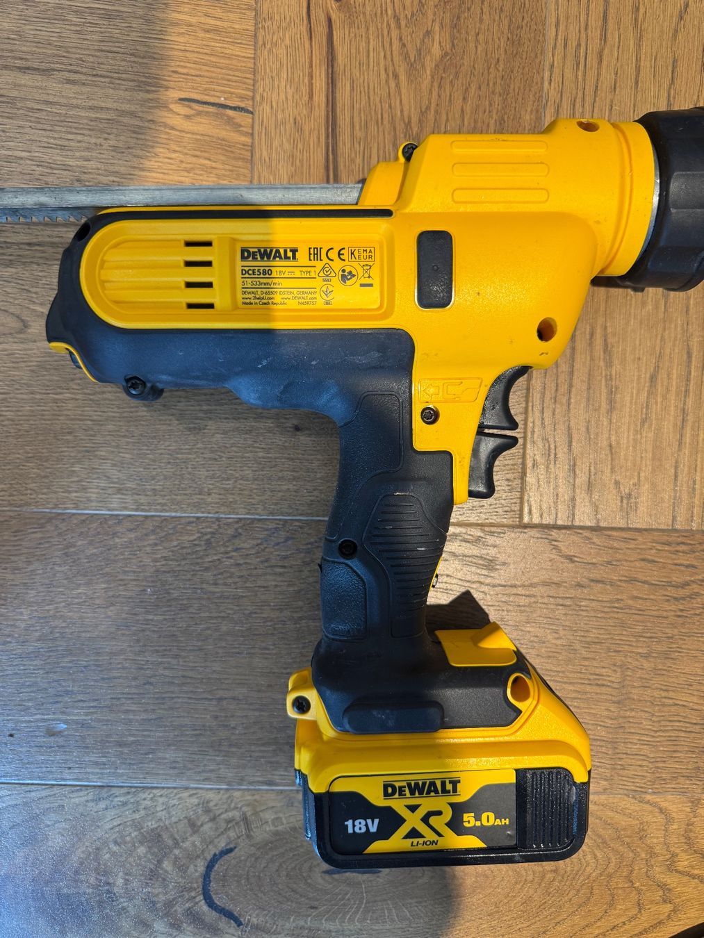Dewalt Tutti gli attrezzi: DeWalt Akku-Kartuschenpistole DCE581NK – Usato da Dietlikon venduto da HighspeedUmzug 5