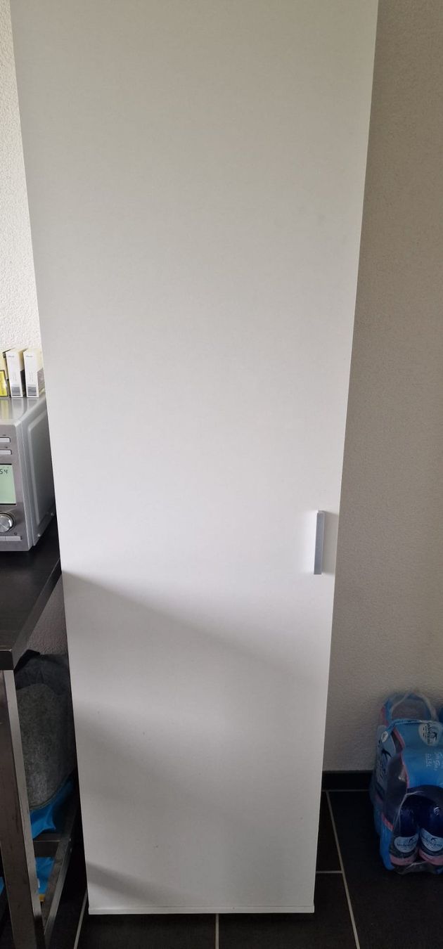 Armadi: Weisser Hochschrank – Usato da Niederuzwil venduto da Baer1997