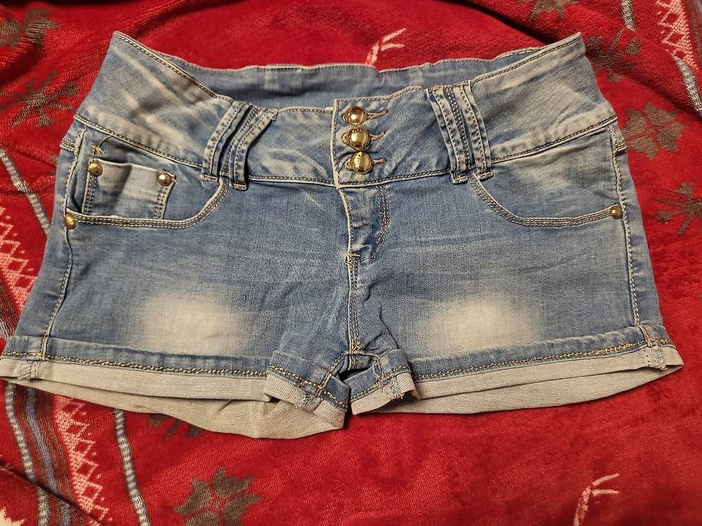 Hosen: Kurze Hosen – Gebraucht aus Lömmenschwil von S4BR1N4 1