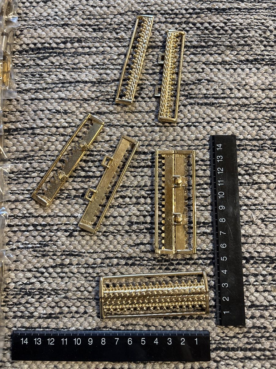 Fibbie per cinture: 80 Gürtelschnallen gold farbig / Restposten – Nuovo (secondo la descrizione) da Rümlang venduto da resale35 1
