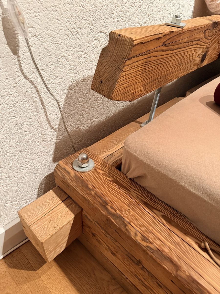 Letti: Altholzmöbel Bett/Sideboard/Beistellmöbel – Usato da Melchnau venduto da tkoenig93 2