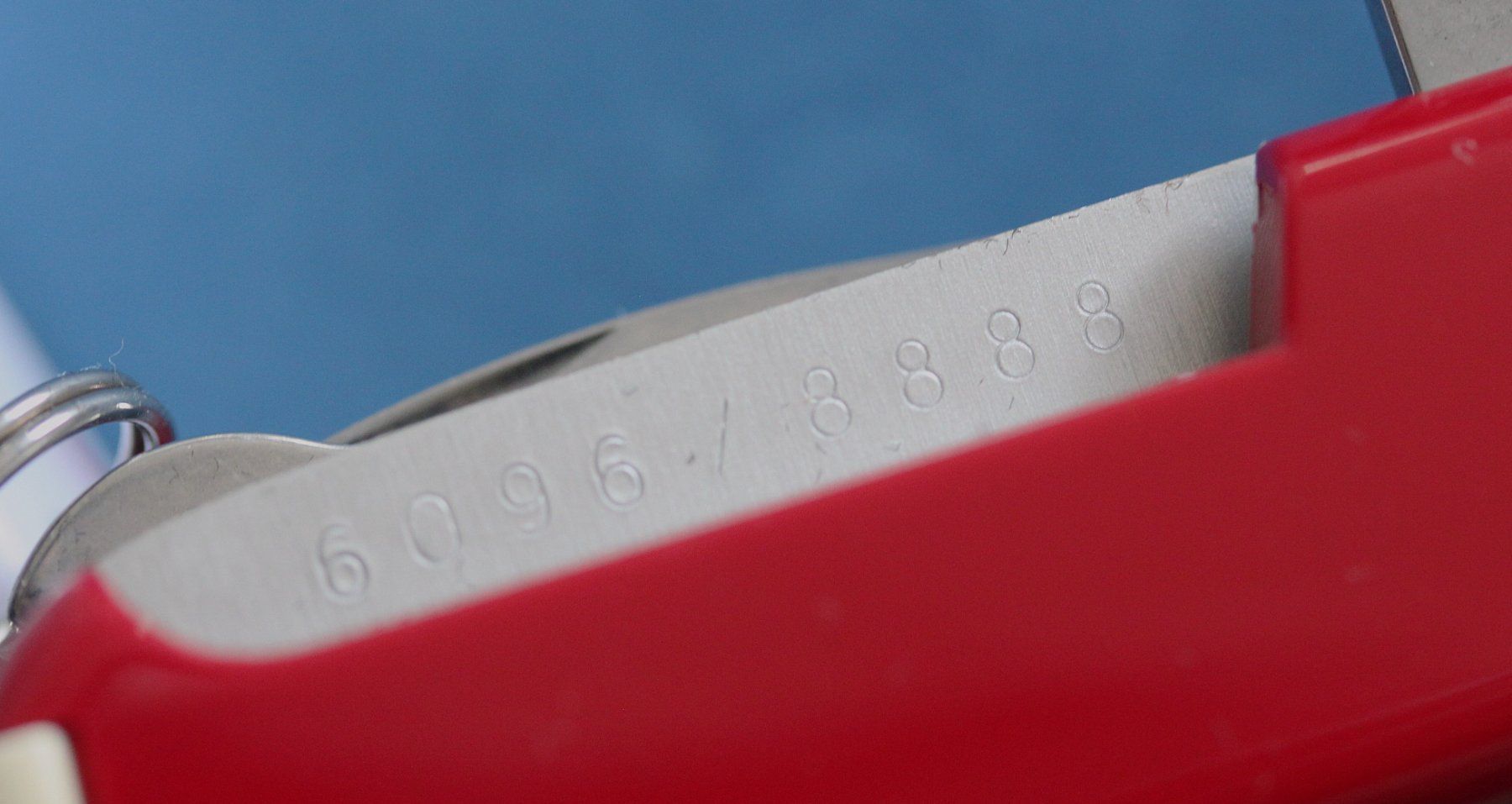Victorinox Taschenmesser: Victorinox Huntsman "Year of the Dog" 2018 -  Nr. 6096/8888 – Gebraucht aus Riehen von Joncika 9