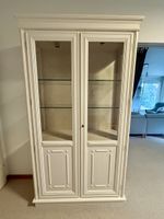 Wunderschöner Vitrinenschrank im Landhausstil