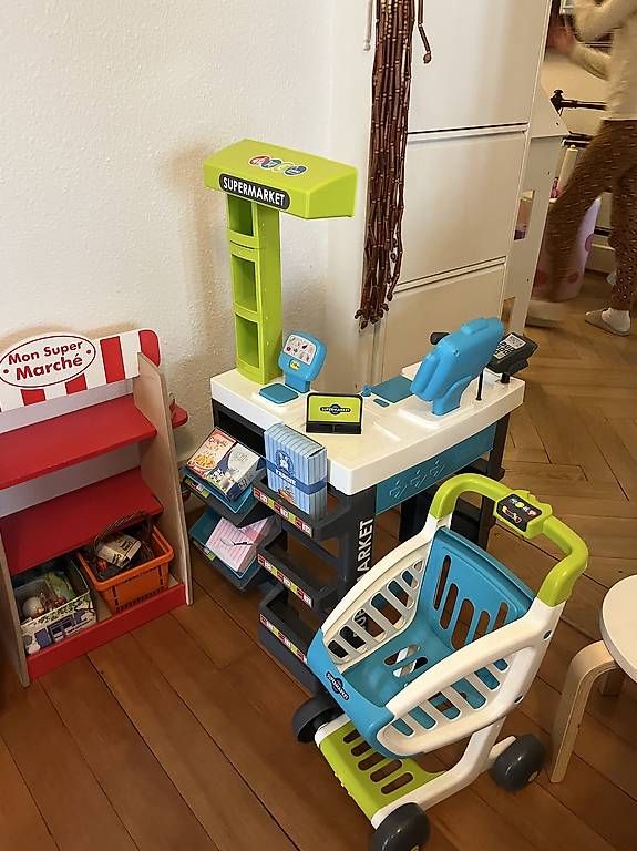 Giocattoli: Ensemble de dînette (bois) et supermarché – Usato da Genève venduto da Baboune72 3