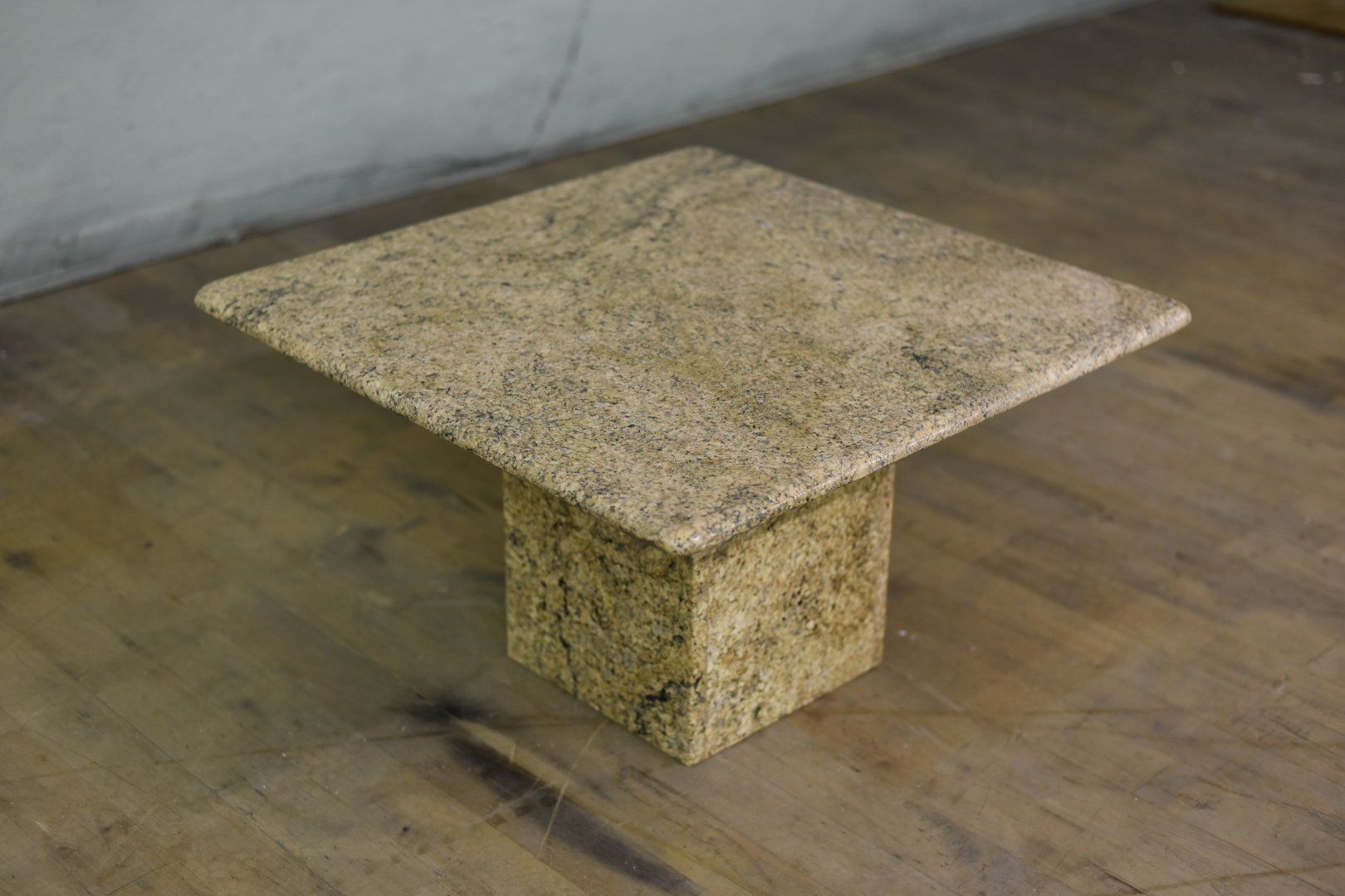 Tavoli: Couchtisch aus Granit – Usato da Lichtensteig venduto da UsedIN