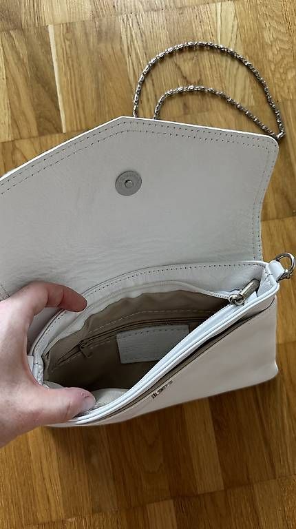 Taschen für Damen: Clutch / Umhängetasche weiss – Gebraucht aus Basel von R__Mueller 1