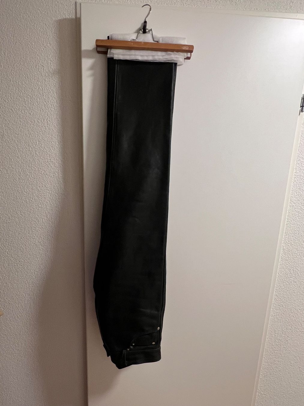 Pantaloni: Lederhosen mit Innenfutter, Sam Walker Flying Togs, Gr. 32 – Usato da Bäch SZ venduto da Pitstopp