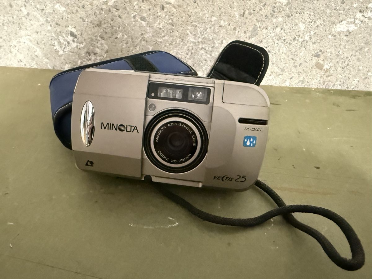 Minolta Fotocamera: Alte Minolta Kamera – Usato da Birmenstorf AG venduto da Pat_roll.