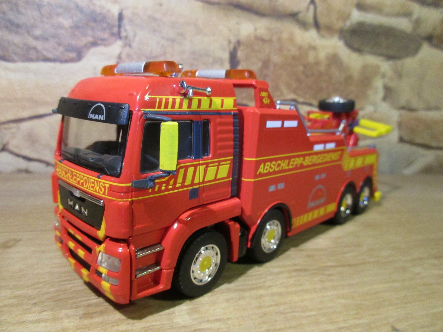 Conrad Kit di modellismo & Modellini statici: Conrad  1:50   MAN Abschleppwagen – Usato da Ennetmoos venduto da Truckdiver 2