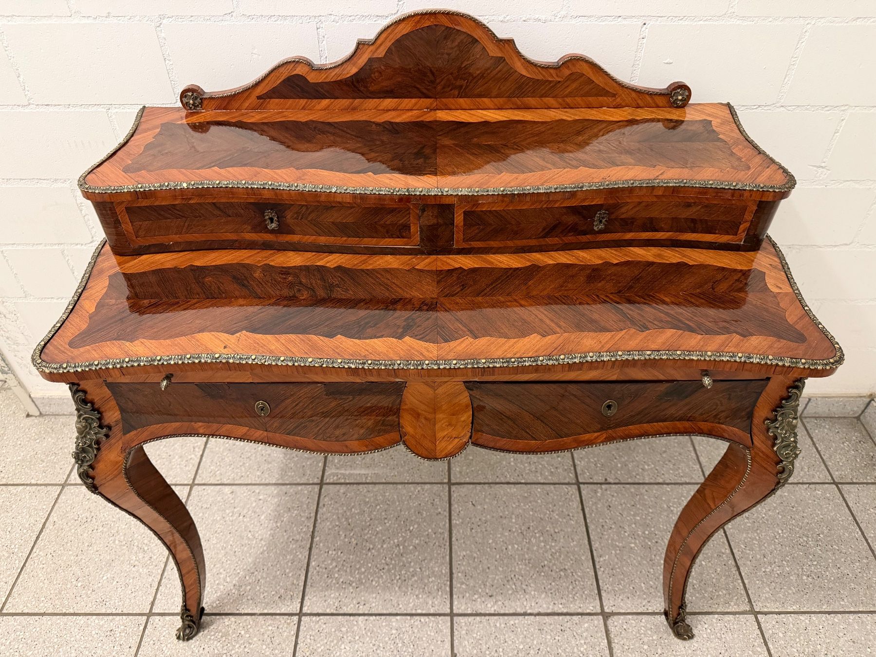 Scrivanie: Abgestufter Schreibtisch, 19. Jh. – Usato da Aarburg venduto da Nikys-Woods 3