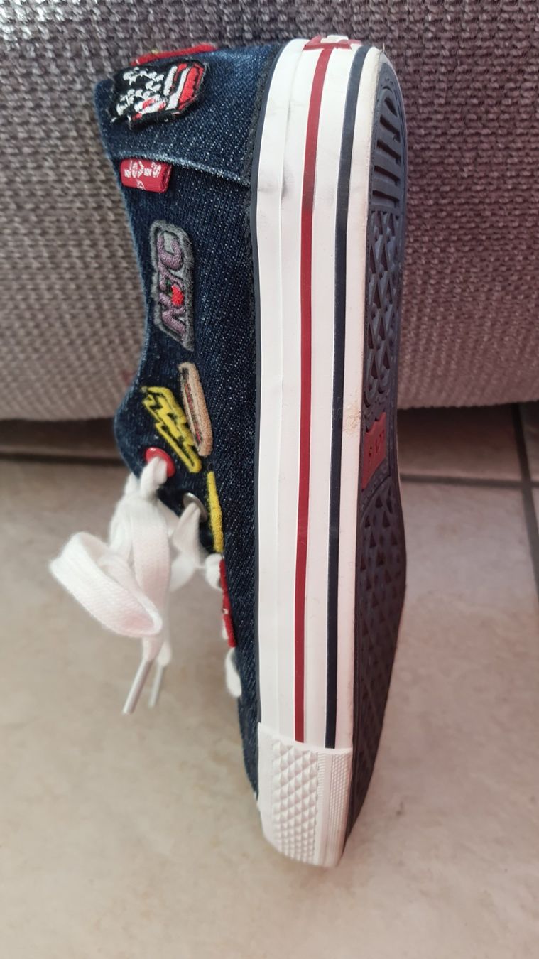 Levi's Herrenschuhe: Converse Kinderschuh Levis Gr. 35 – Gebraucht aus Seon von Brasilfan 2