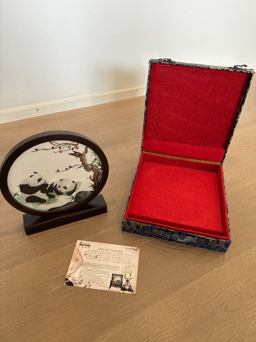 Tutte le decorazioni: China Shu Embroidery – Nuovo e nell'imballaggio originale da Uitikon Waldegg venduto da Uitikon73 4